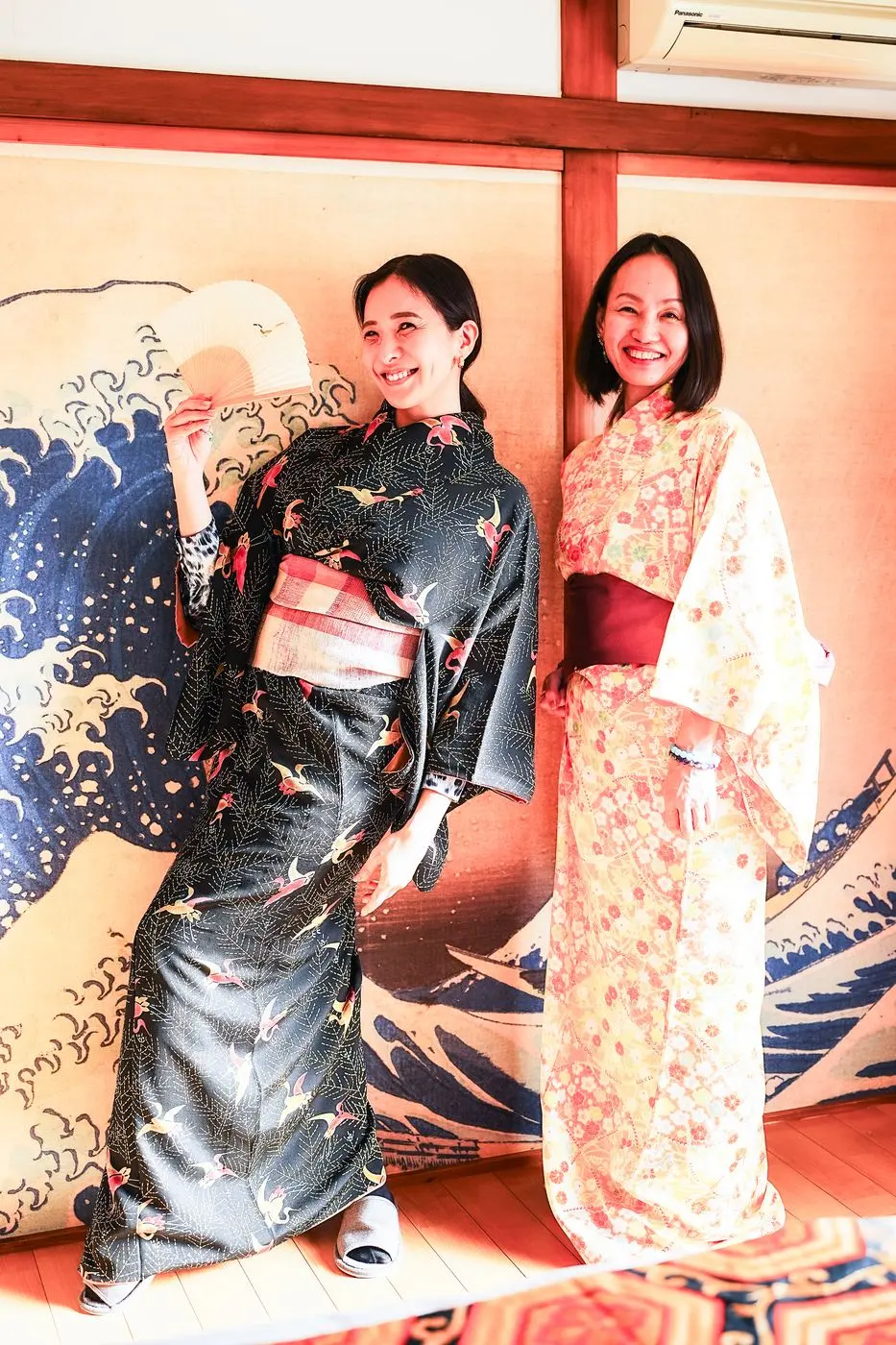 Guests in kimono in the Great Wave room